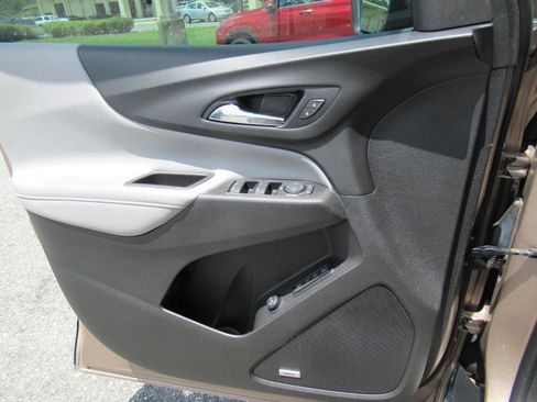 Used 2019 Chevrolet Equinox Premier FWD image 19