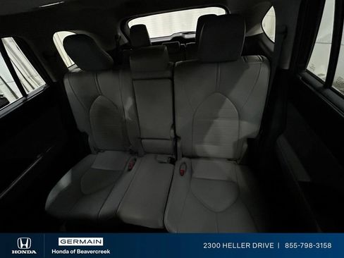Used 2020 Toyota Highlander XLE AWD/4WD image 28