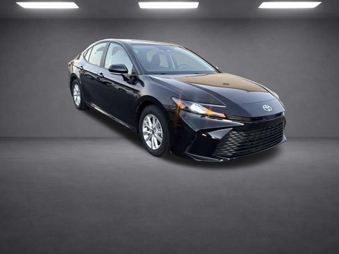 Used 2025 Toyota Camry LE FWD image 9
