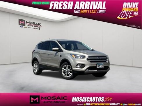 Used 2017 Ford Escape SE FWD image 1