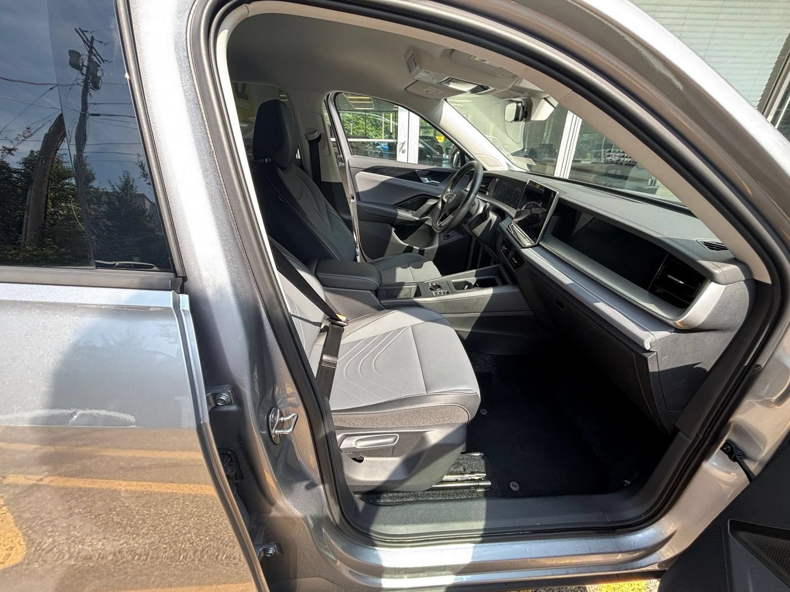 Used 2026 Volkswagen Tiguan SE FWD image 28