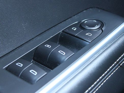 Used 2025 GMC Acadia Elevation image 24