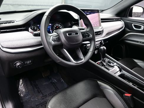 Used 2024 Jeep Compass Latitude image 13