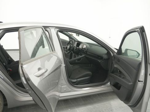 Used 2025 Hyundai Elantra Sport image 32