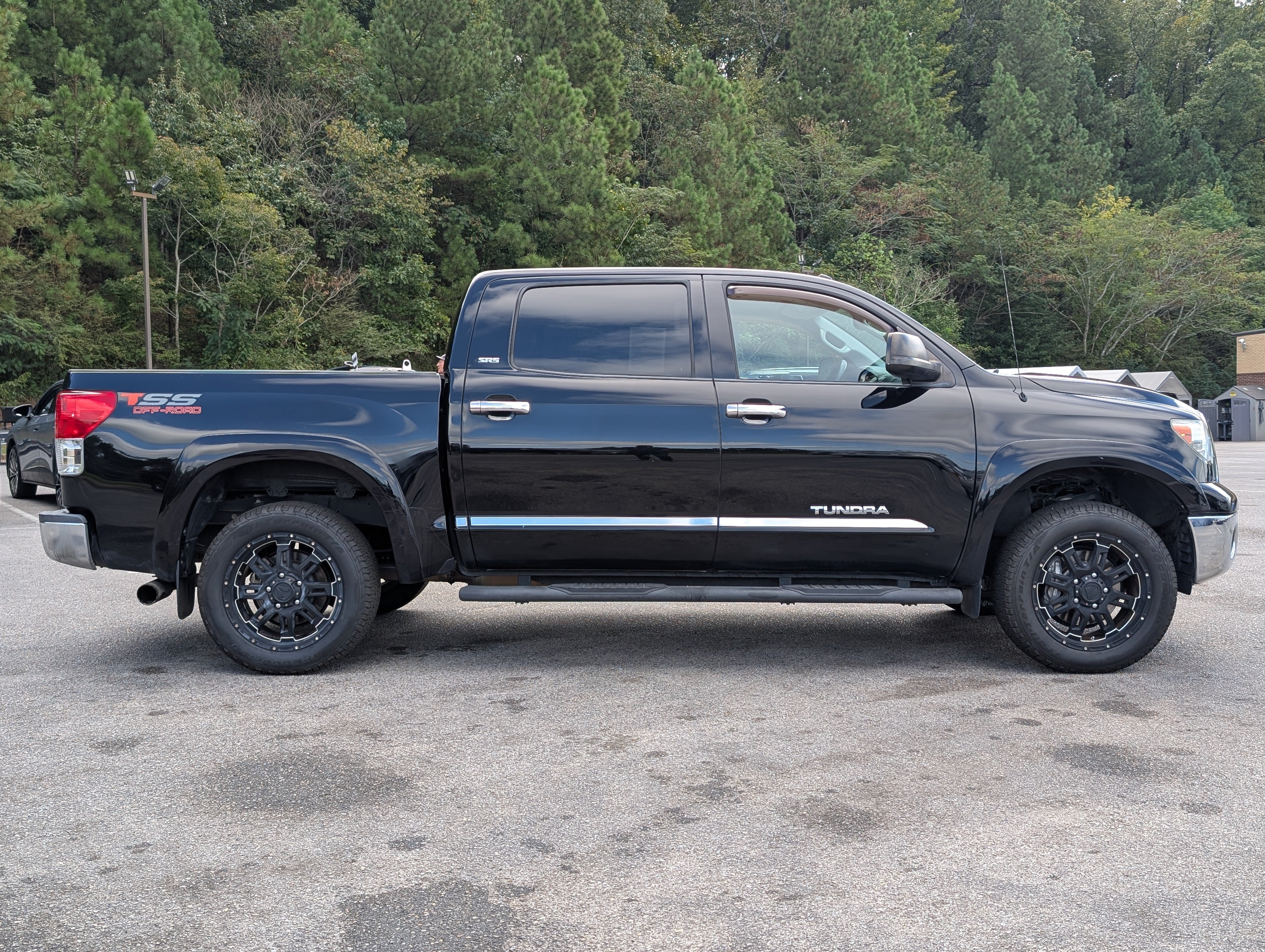 Used 2013 Toyota Tundra 2WD CrewMax w/ SR5 Pkg image 10