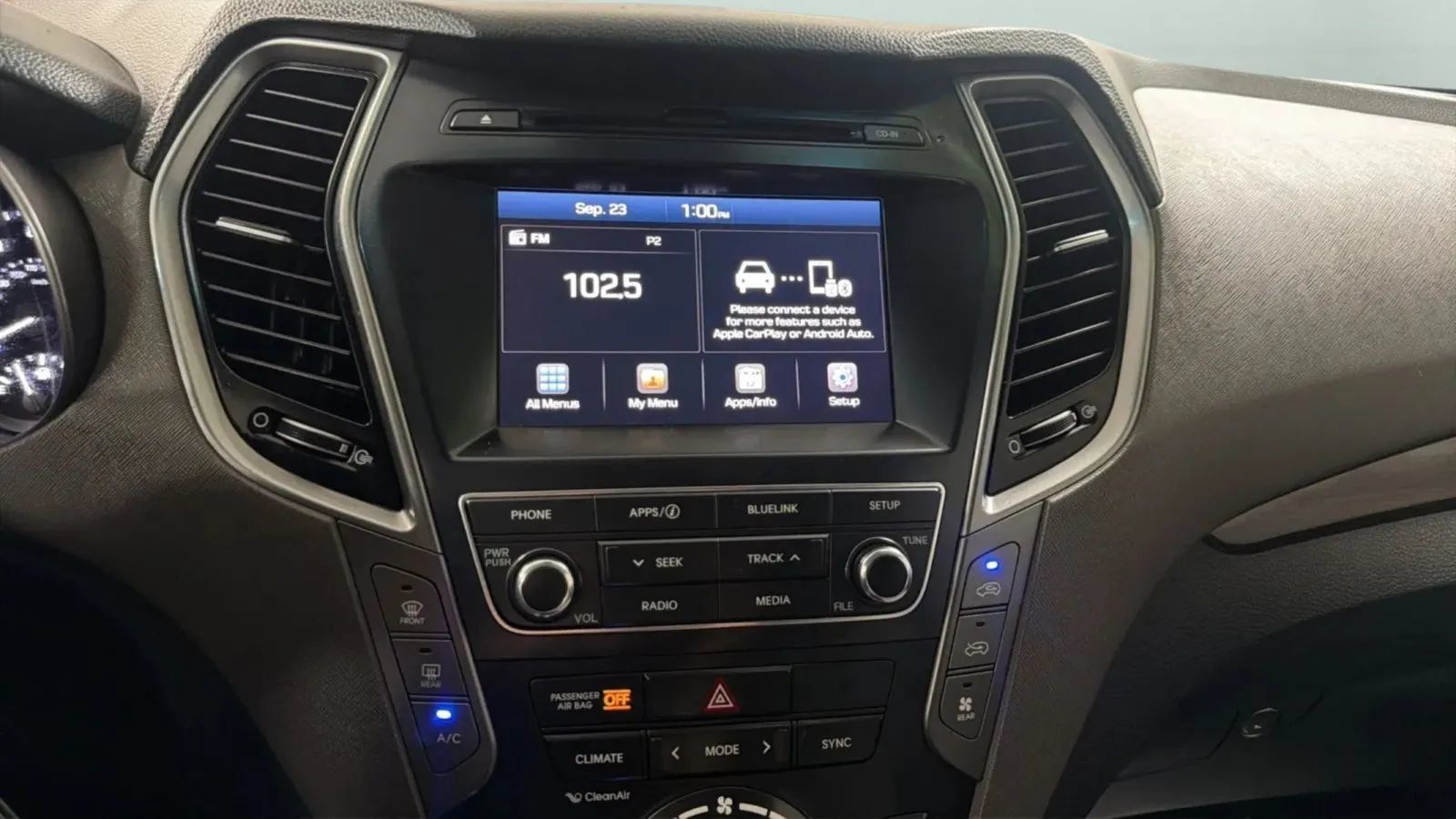 Used 2017 Hyundai Santa Fe SE FWD image 13
