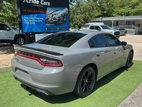 Used 2018 Dodge Charger SXT w/ Blacktop Package RWD image 6