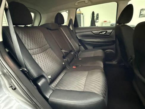 Used 2018 Nissan Rogue SV FWD image 18