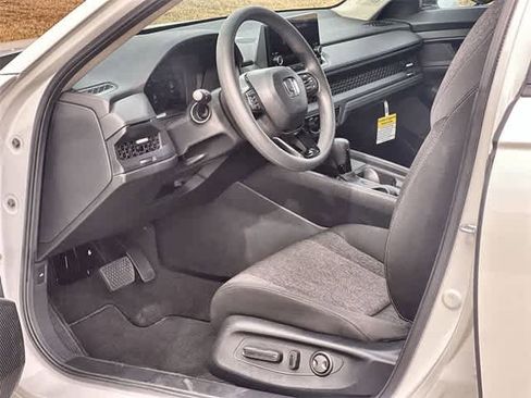Certified 2025 Honda Accord SE image 3