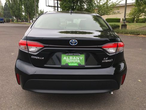 Used 2024 Toyota Corolla LE FWD image 5