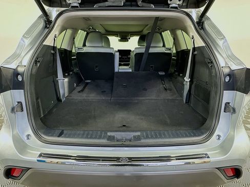 Used 2023 Toyota Highlander Platinum image 27