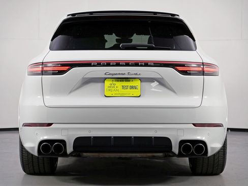 Used 2019 Porsche Cayenne Turbo image 11
