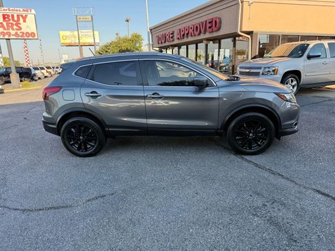 Used 2018 Nissan Rogue Sport SL image 4