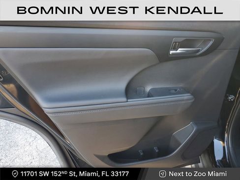 Used 2024 Toyota Highlander LE image 19