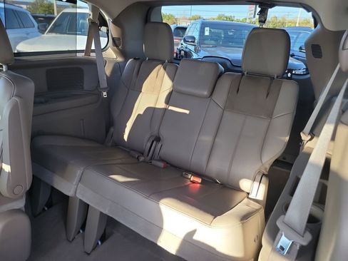 Used 2013 Chrysler Town & Country Limited w/ Luxury Group image 13