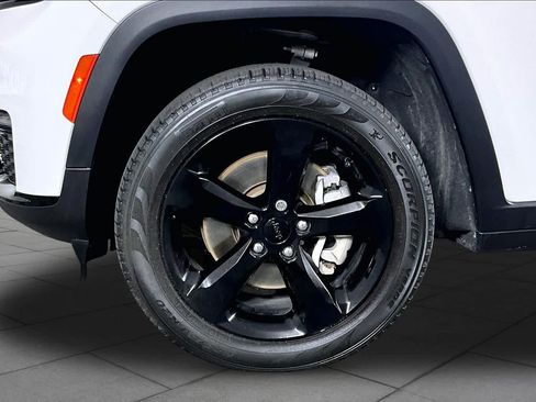 Used 2024 Jeep Grand Cherokee L Limited w/ Black Appearance Package AWD/4WD image 11
