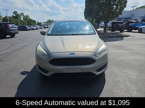 Used 2015 Ford Focus SE FWD image 2
