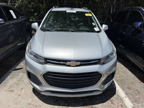 Used 2019 Chevrolet Trax LT w/ LT Convenience Package FWD image 2