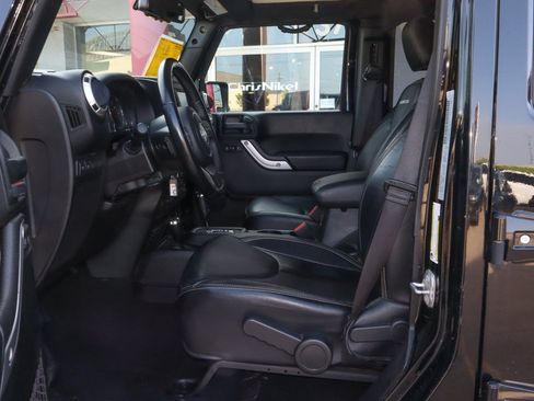 Used 2018 Jeep Wrangler Unlimited Rubicon w/ Connectivity Group AWD/4WD image 8
