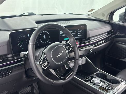 Used 2025 Kia Carnival SX Prestige image 38