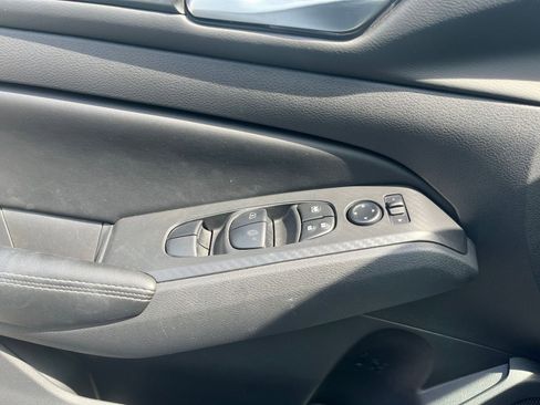 Used 2025 Nissan Altima 2.5 SV FWD image 18