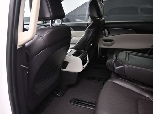 Used 2024 Kia Carnival LX FWD image 10