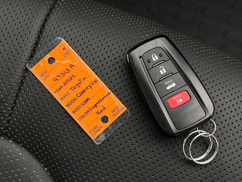 Used 2024 Toyota Camry XSE w/ Navigation Package image 27