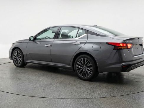 Used 2025 Nissan Altima 2.5 SV FWD image 6