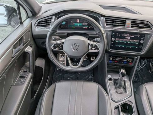 Certified 2023 Volkswagen Tiguan SE R-Line FWD image 16