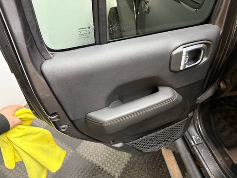 Used 2022 Jeep Wrangler Unlimited Rubicon w/ Trailer Tow Package image 37