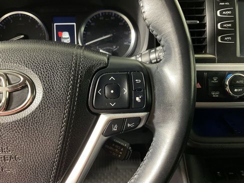 Used 2017 Toyota Highlander SE AWD/4WD image 29