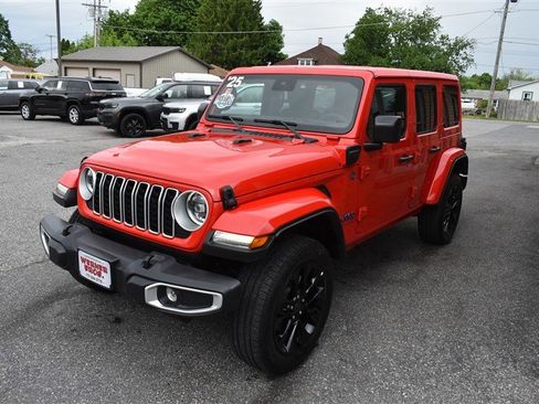 Used 2025 Jeep Wrangler Unlimited Sahara w/ Safety Group AWD/4WD image 7