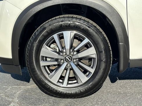 Certified 2023 Nissan Pathfinder SL w/ Lighting Package (N92) image 10