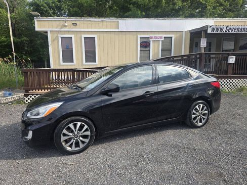 Used 2016 Hyundai Accent SE w/ Option Group 03 FWD image 2