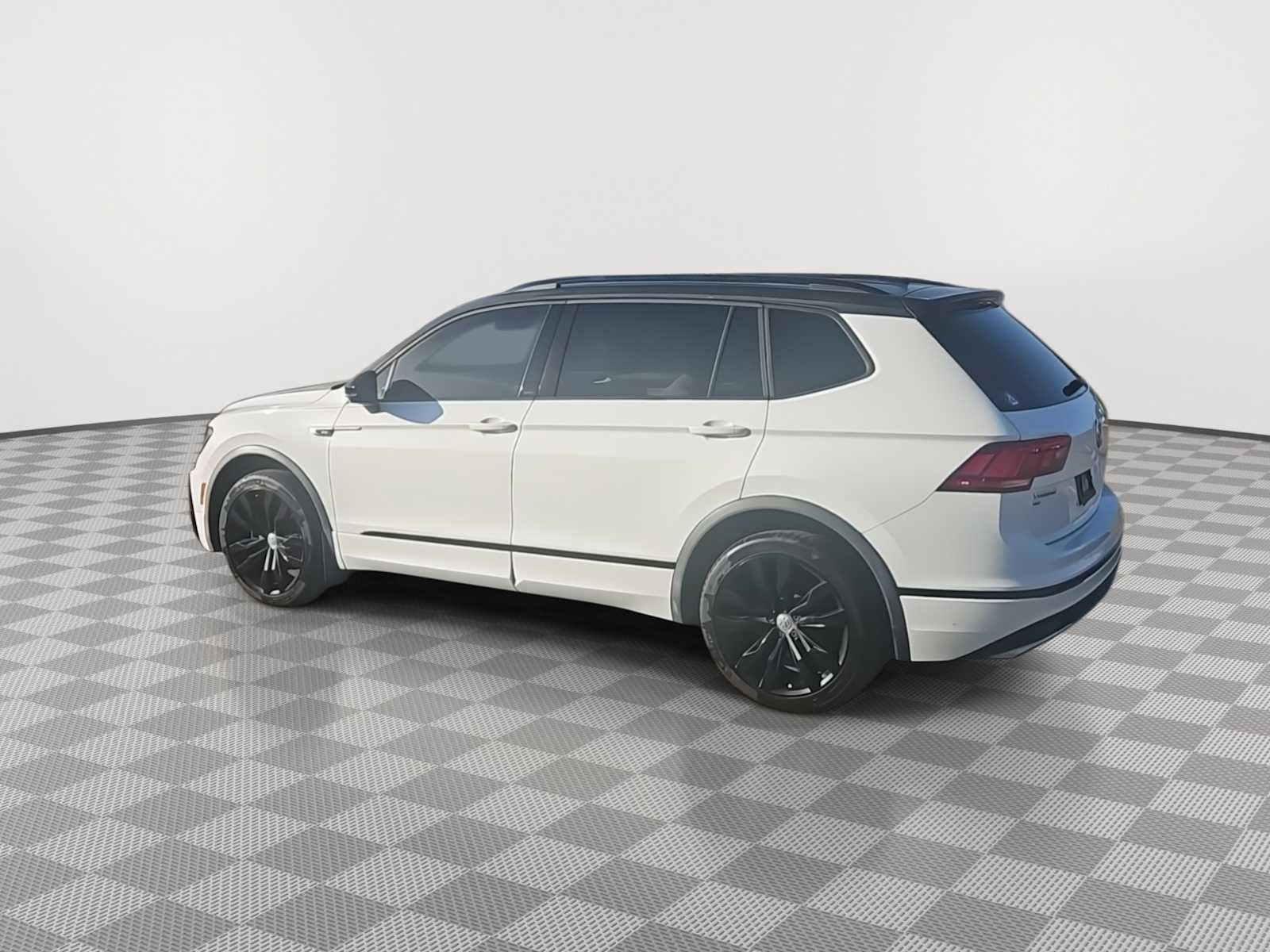 Used 2021 Volkswagen Tiguan SE R-Line FWD image 6