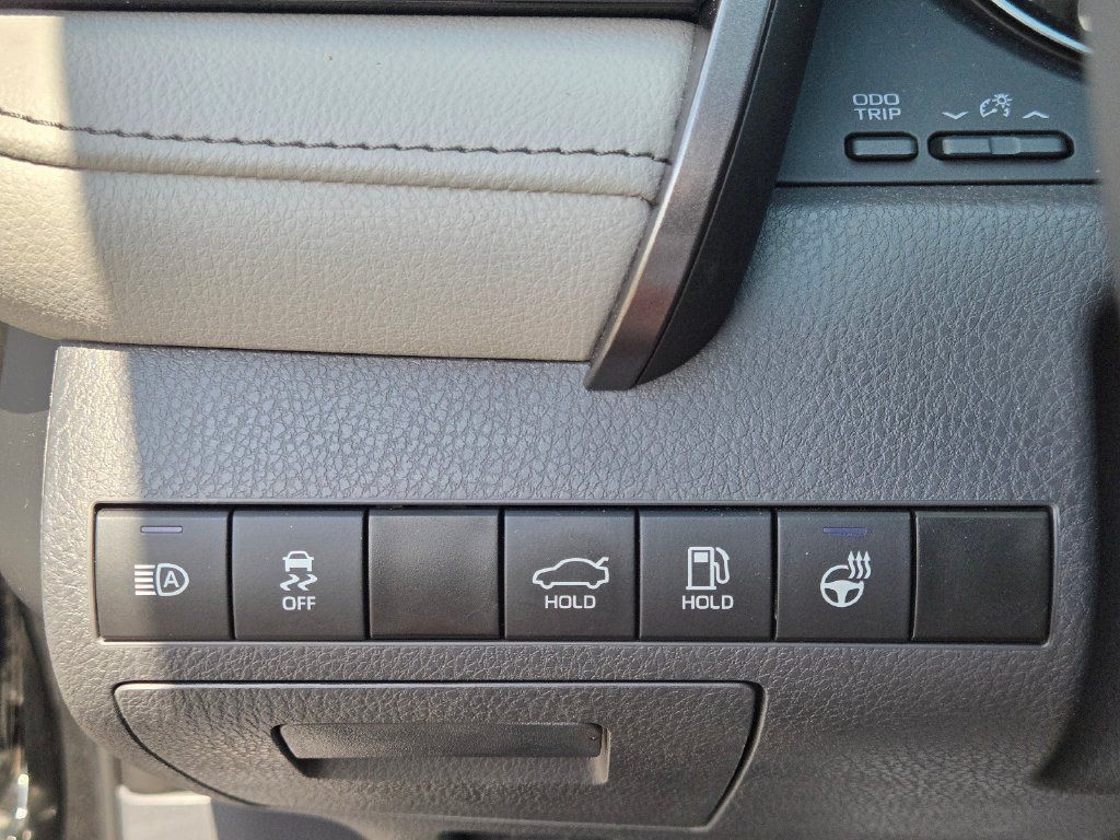 Used 2024 Toyota Camry SE w/ Cold Weather Package FWD image 21