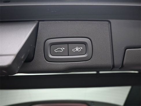 Used 2022 Volvo XC60 B5 Inscription image 33