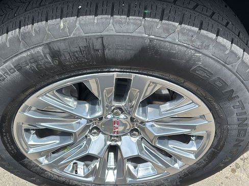 Certified 2025 GMC Yukon Denali AWD/4WD image 9