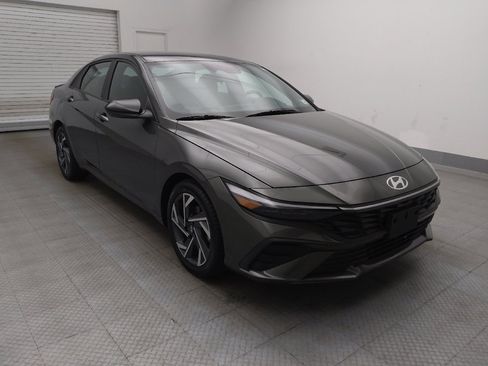 Used 2025 Hyundai Elantra Sport FWD image 13