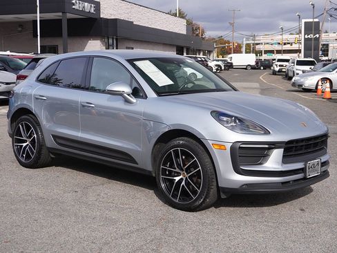 Used 2022 Porsche Macan image 2