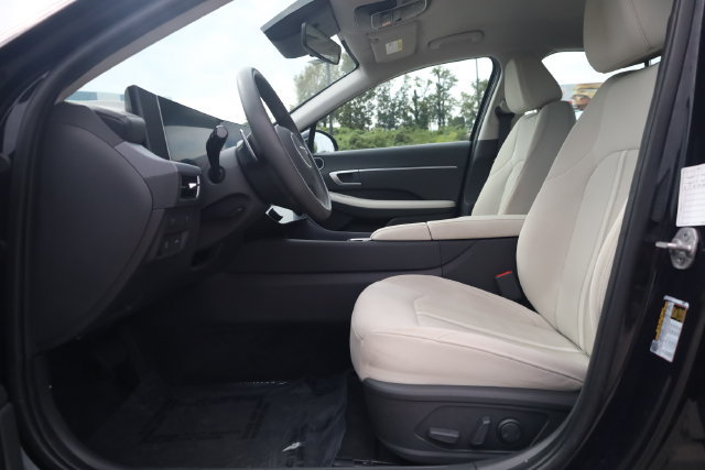 Used 2025 Hyundai Sonata SEL FWD image 12