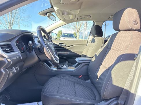 Used 2019 GMC Acadia SLE image 11
