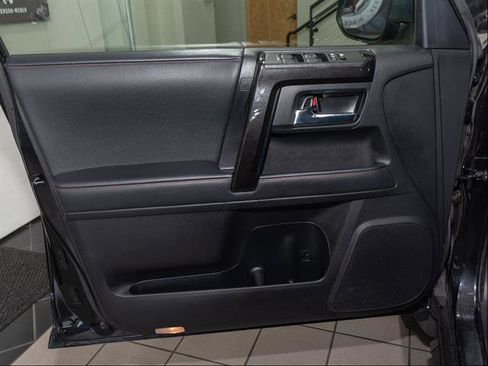 Used 2022 Toyota 4Runner TRD Off-Road Premium AWD/4WD image 10