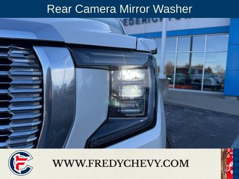 Used 2021 GMC Yukon Denali w/ Denali Premium Package image 23