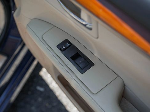 Used 2015 Lexus ES 300h w/ Navigation System Package FWD image 25