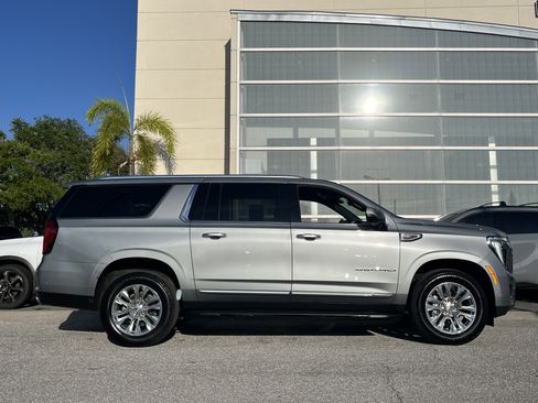 Used 2025 GMC Yukon XL Denali RWD image 10