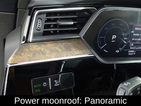 Used 2019 Audi e-tron Prestige w/ Prestige Package image 22