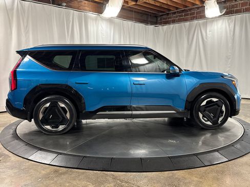 Certified 2024 Kia EV9 Land AWD/4WD image 6