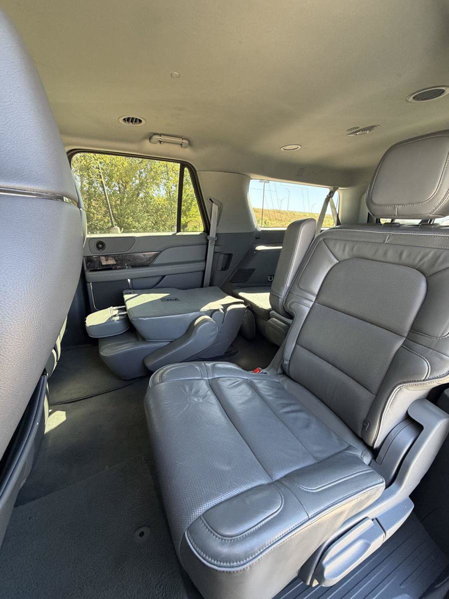Used 2019 Lincoln Navigator L Select w/ Cargo Package AWD/4WD image 16