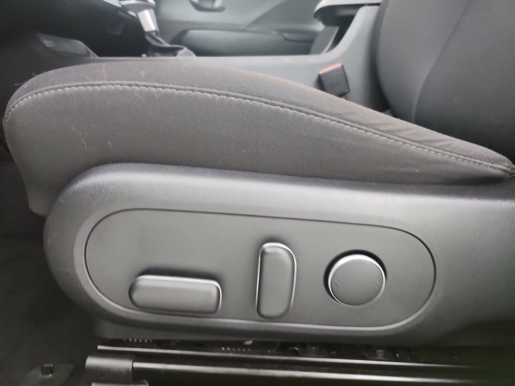 Used 2025 Hyundai Kona SEL AWD/4WD image 21
